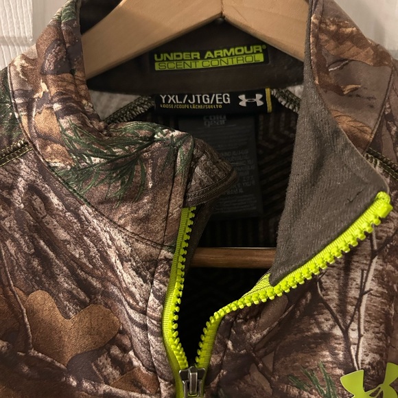Under armor, camo jacket, youth, extra large green - Picture 3 of 3